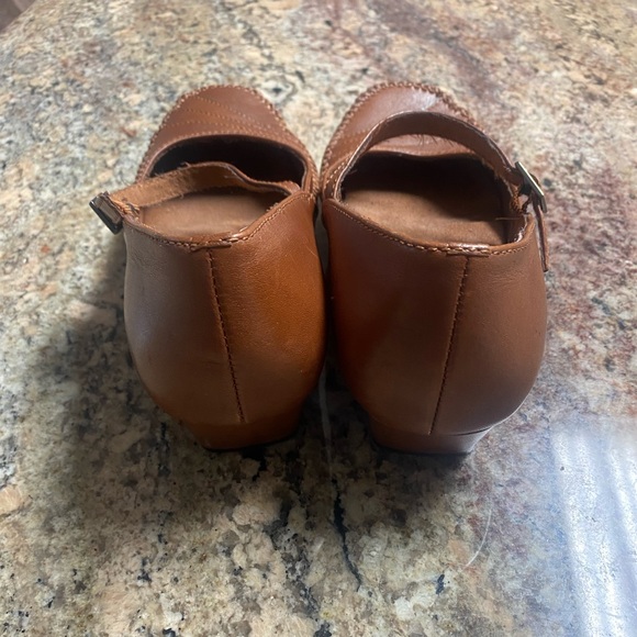 White Mountain Size 6.5M Demure Brown Leather Mary Jane Heel with Accent Lines - Picture 6 of 9